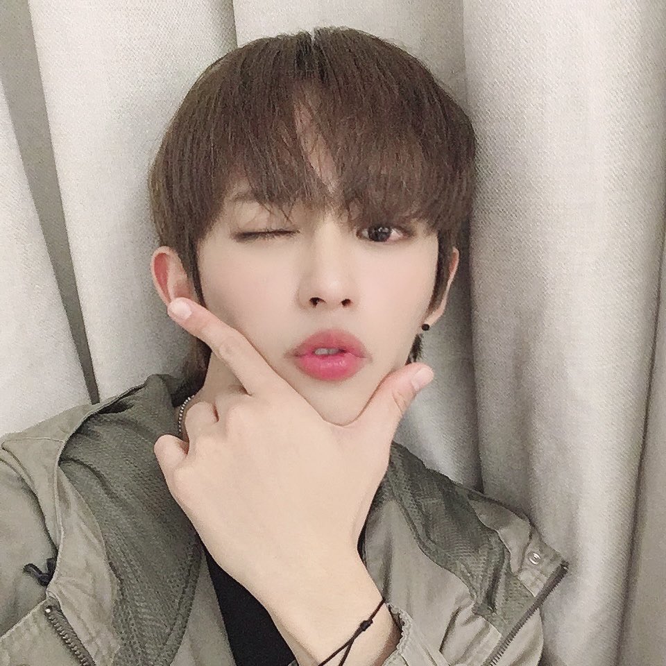 DKB_BRAVE's tweet photo. [📷]

[#DKB] #TwitterBlueroom LIVE Q&amp;A!!! 즐거운 시간 되셨나요⁉️

#TwitterBlueroom LIVE Q&amp;A!!!  Did you have a great time⁉️

#다크비 #DKB
#GROWTH 
#난_일해 #Work_Hard 
#BB https://t.co/lU2fy8k9Im