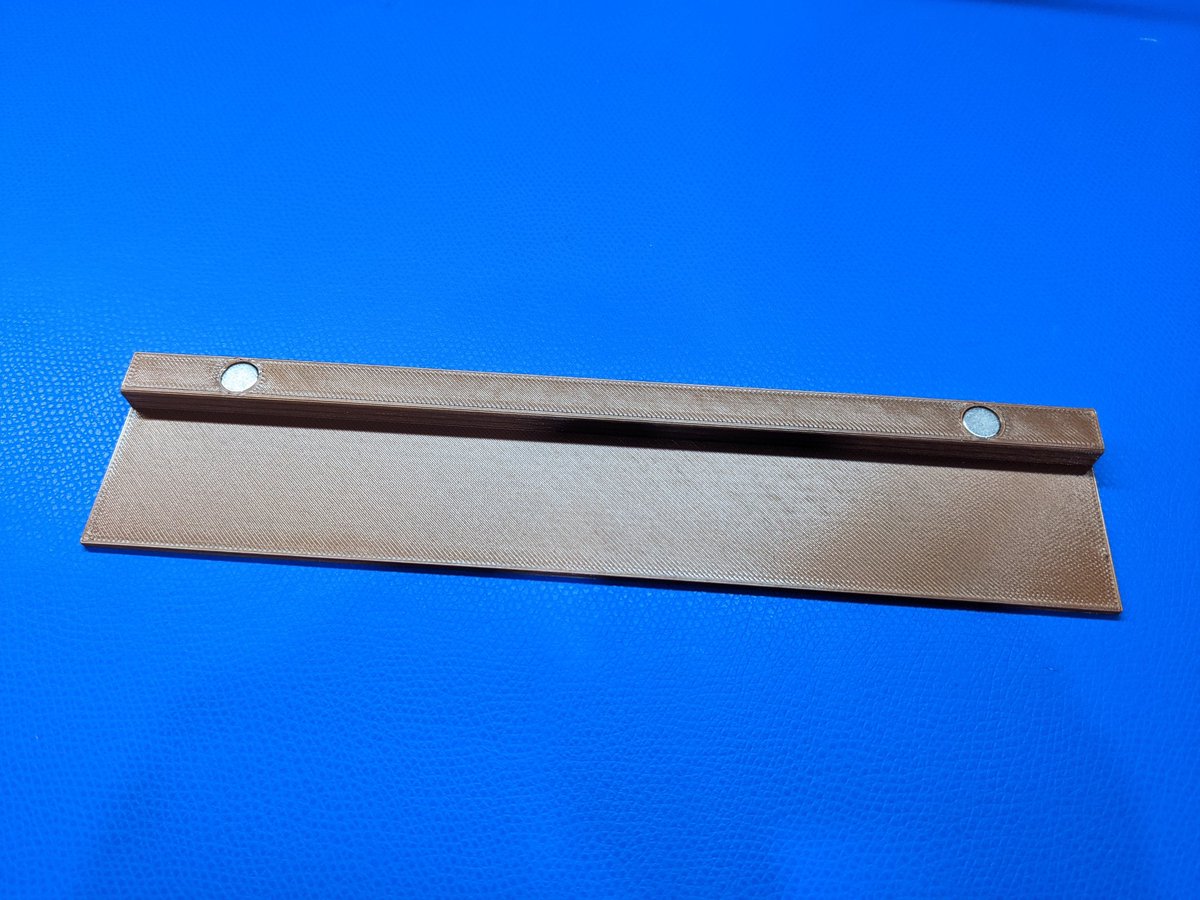 grajohnt's tweet image. Today I made a small magnetic light shade for the florescent fixture on my work bench for #Makevember.

It doesn't fit, though, so on to v2.

#LearningThroughFailure