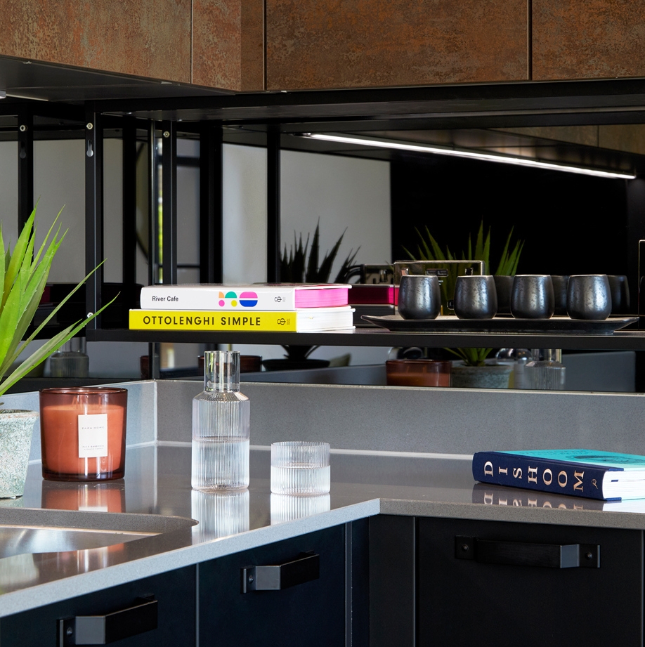 N1_EWR's tweet photo. Adding a shelf into your kitchen increases your worktop space and has handy spices and oils nearby to transform your dishes - such a nifty idea! 👌🏾 Why didn't I think of that…..
@Aitchgroup1 #kitchenshelf #shelfie #makeyourmove #n1 #ewr #hoxton #newhomeshoxton https://t.co/qlBnjrupvb