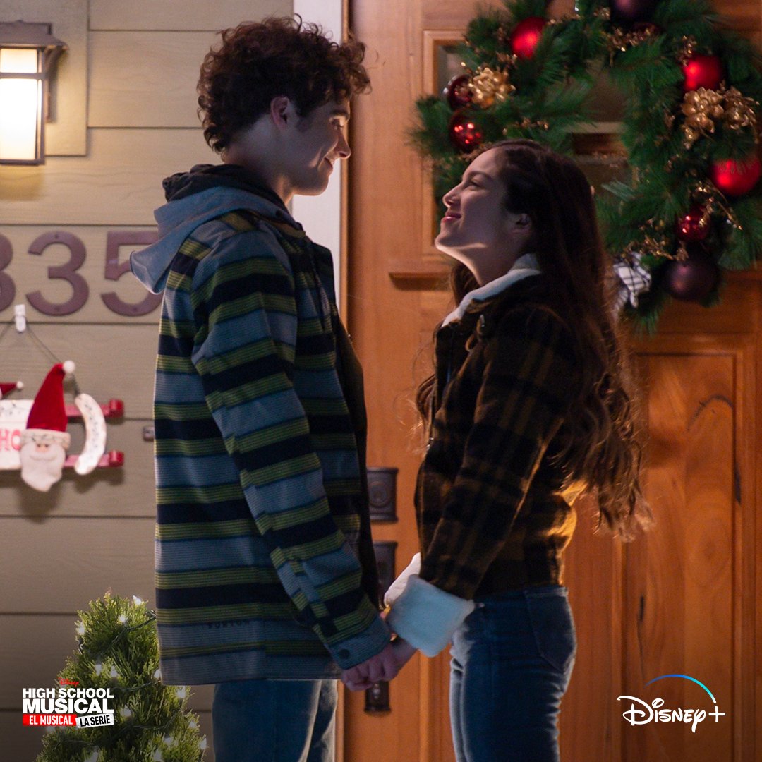 DisneyPlusES's tweet image. ¡Lo prometido es deuda! Aquí la primera imagen de la Temporada 2 de &apos;High School Musical: El Musical: La serie&apos; 😍 

Recuerda: el 11 de diciembre tendrás el especial navideño en #DisneyPlus🎁