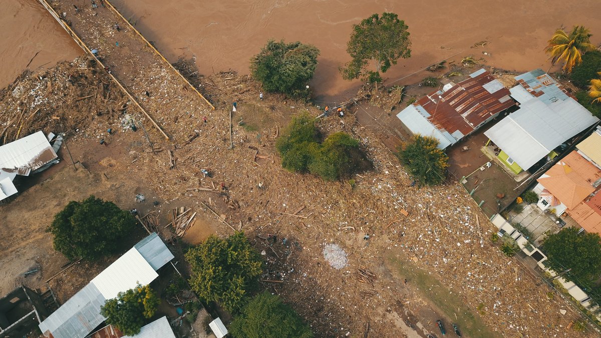 careintuk's tweet photo. #HurricaneIota is approaching #Nicaragua & #Honduras - expected to bring strong winds, heavy rains, flooding and landslides.
Communities are still recovering from #StormEta just 15 day ago.
@HondurasCare and partners are already responding and ready for #Iota.
#ClimateActionNow https://t.co/bzyBR4Zddh