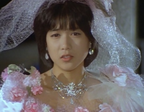 ウェディングドレスを譲ってほしいとみさ子に無理強いされて。譲る前の