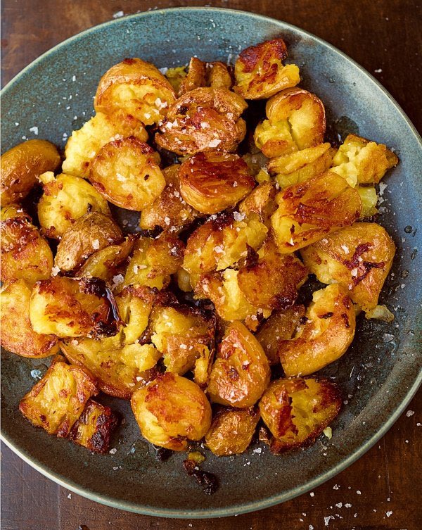 Nigella_Lawson's tweet photo. Have I got a treat for you! My Salt and Vinegar Potatoes are #RecipeOfTheDay. A simple spud sensation https://t.co/f2zOU6j3Bt https://t.co/BZ7pA51fDD
