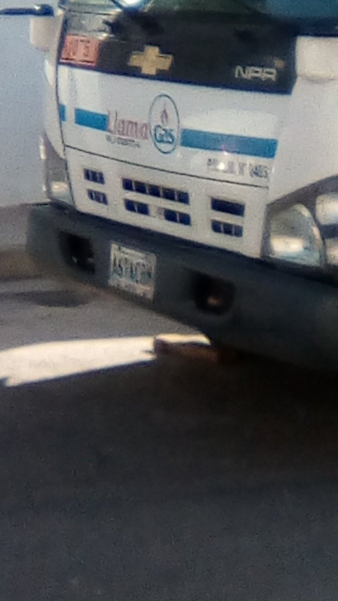 Sí no hay gas, qué alguien me me explique cómo es que ésta empresa vende gas.? Pero. La bombona 43klg En 50 verdes la de 18klg en 35 verdes y la de 10klg en 25 verdes.? Estevitagas la morita municipio mariño Edo Aragua. <a href="/dcabellor/">Diosdado Cabello R</a> <a href="/NicolasMaduro/">Nicolás Maduro</a>