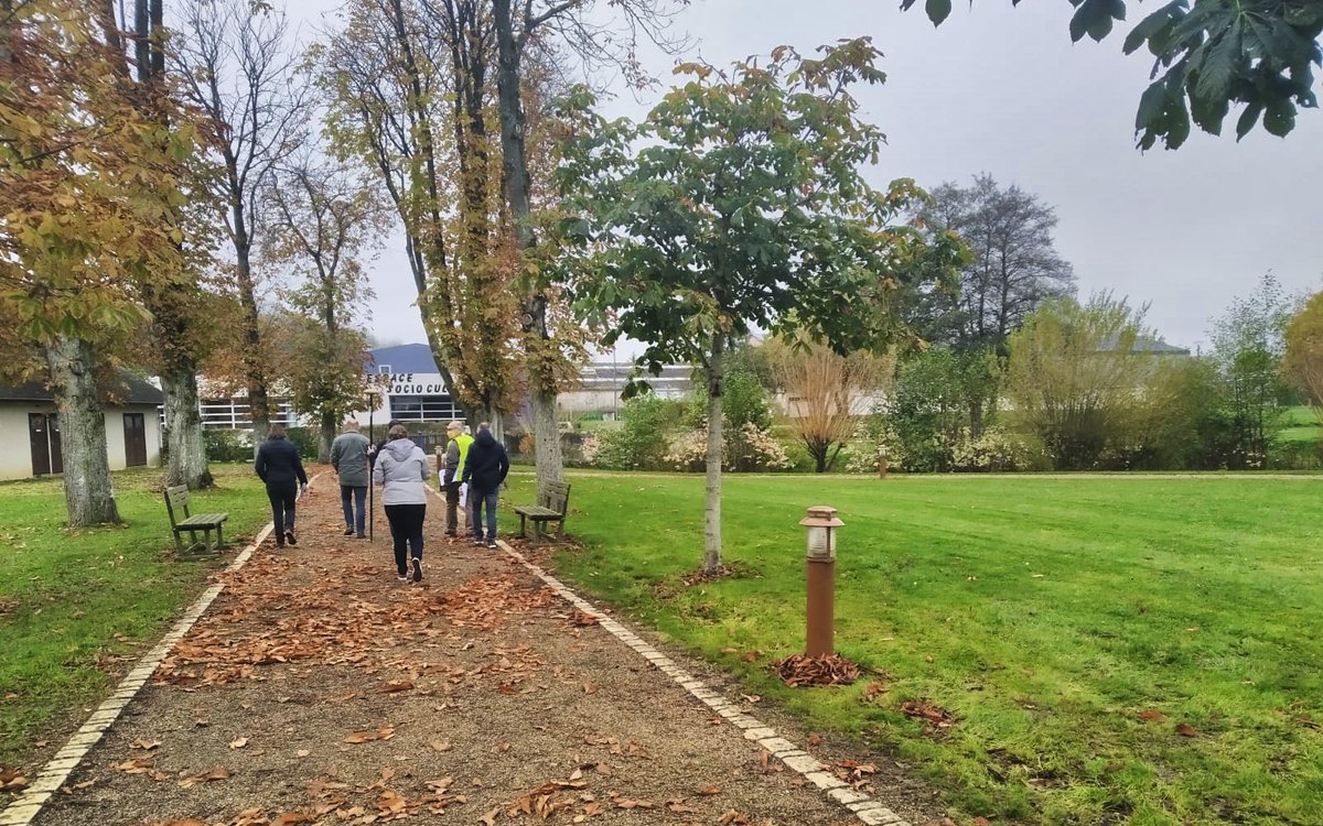 WLatacz's tweet photo. Lancement de l'étude de #désimperméabilisation à #Droué, commune lauréate de l'Appel à Initiatives sur la gestion intégrée des eaux pluviales, avec visite de terrain en compagnie des élus et de @LoireBretagne. @altereo accompagne aussi votre collectivité https://t.co/neCP2FIdUb https://t.co/HfjCjLlCyf