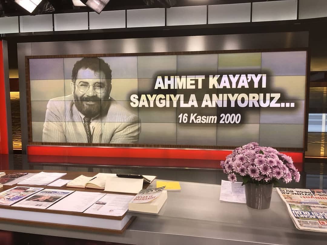 Yaşarken taşlandı ölürken taçlandı  hoşçakal iki gözüm..🙏🏻 #AhmetKaya