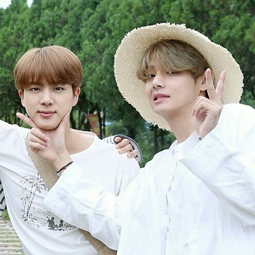 _______hazel's tweet photo. V: He's mine https://t.co/7lGumU2mou