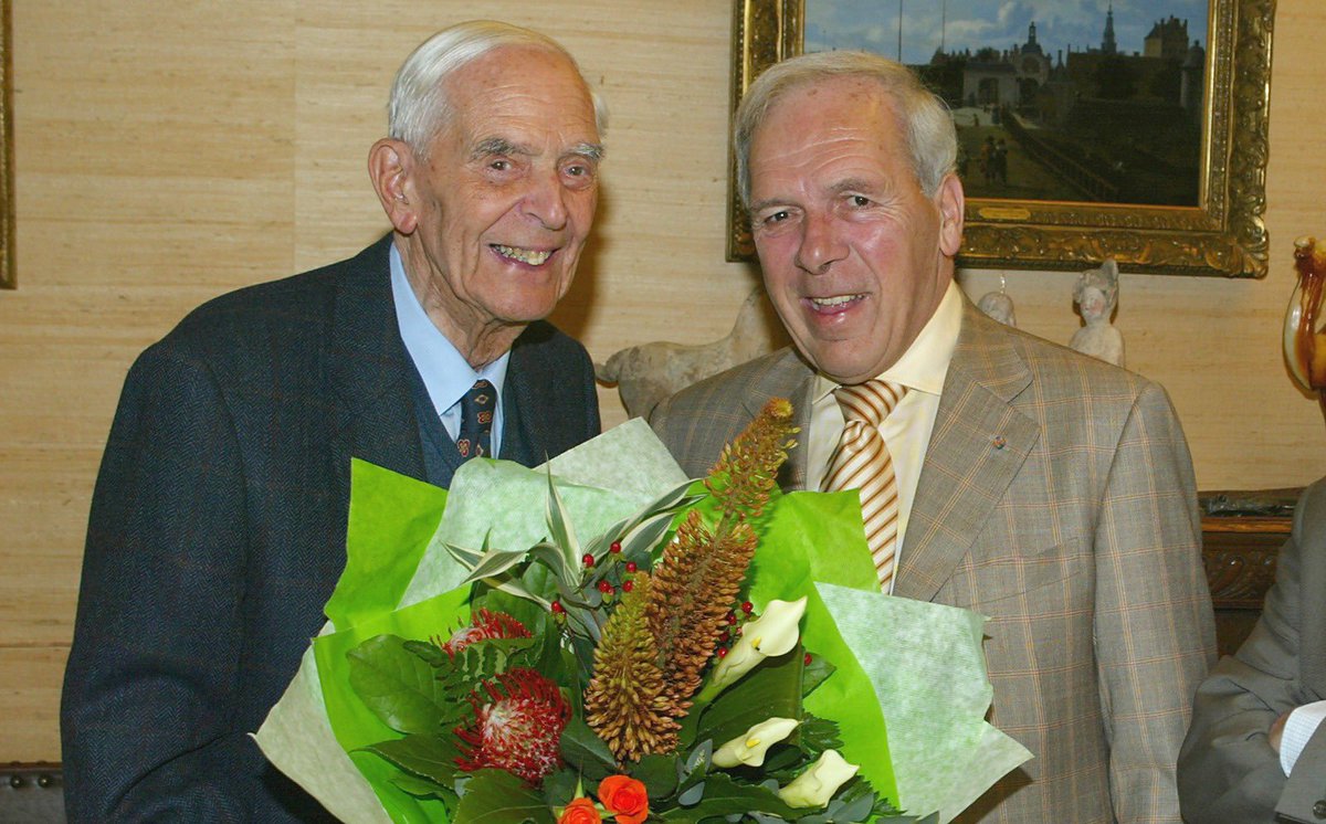 PSV's tweet photo. ✞ Harry van Raaij (1936-2020) 🌹 https://t.co/WVBNgyvT18