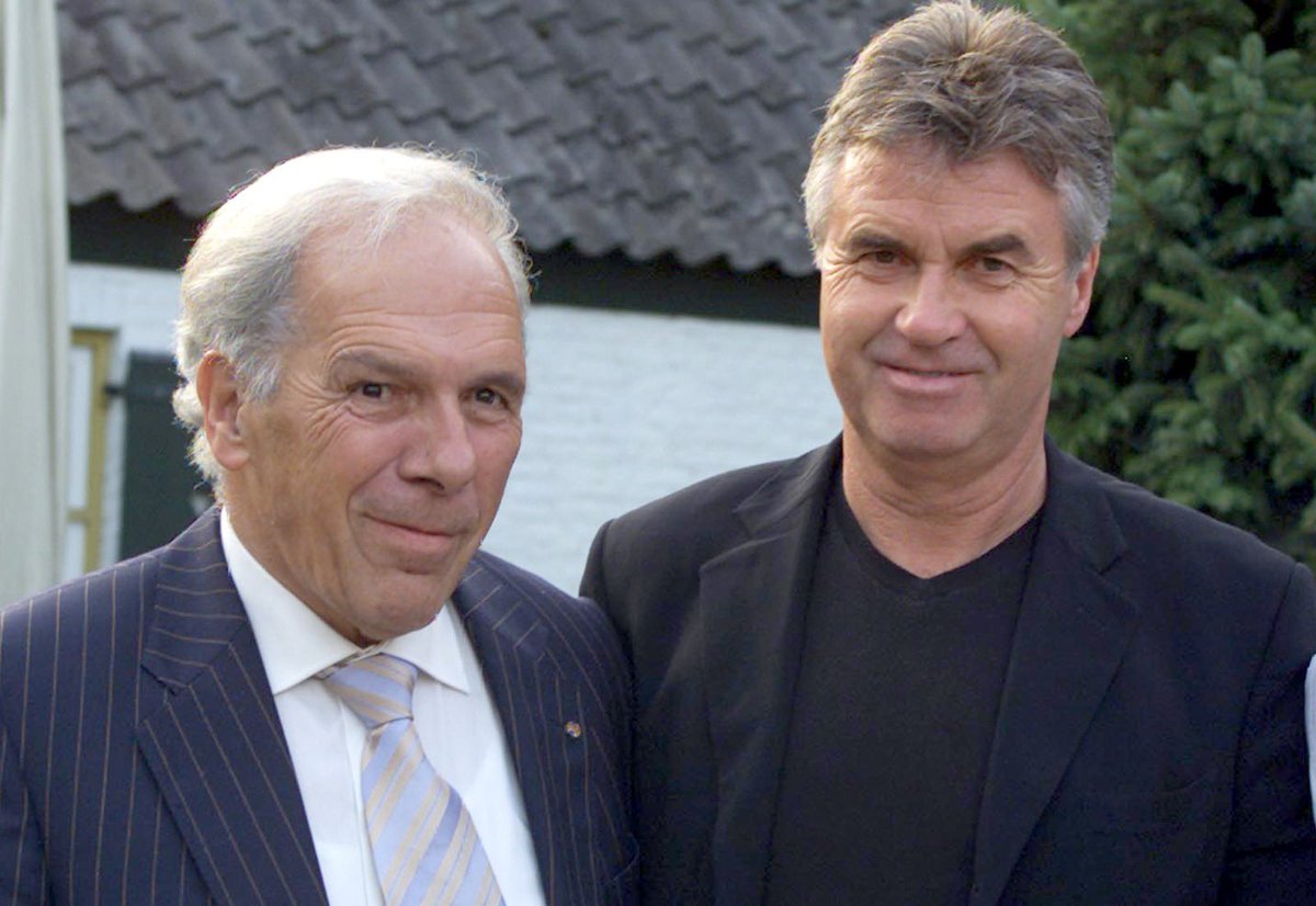 PSV's tweet photo. ✞ Harry van Raaij (1936-2020) 🌹 https://t.co/WVBNgyvT18
