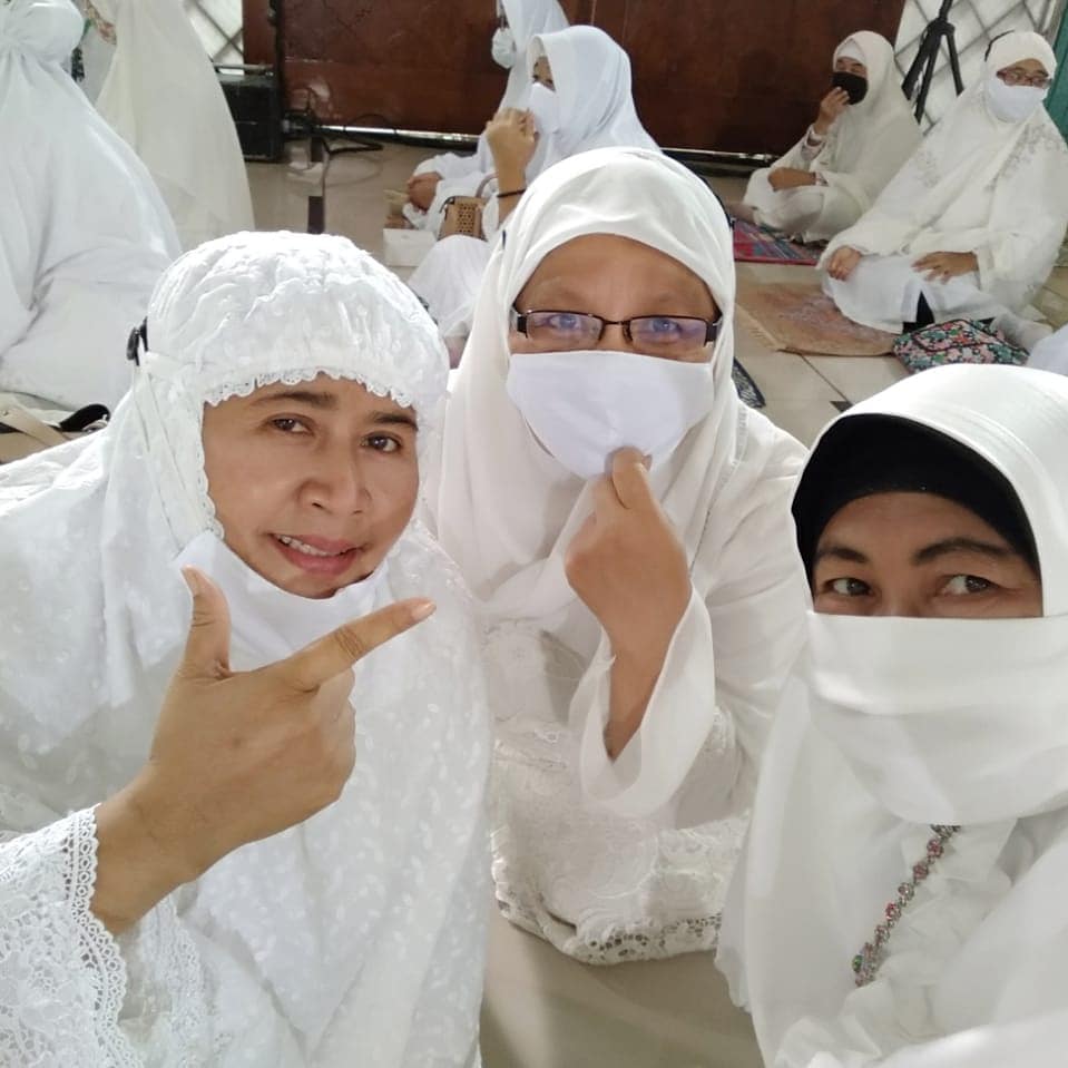 MellyBanuk tweet media
