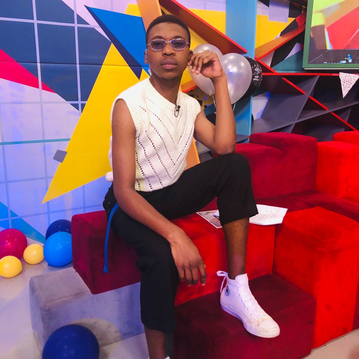 hecticnine9's tweet photo. Zaza up cause this week looks BRIGHT! you sure know what that means? 30 minutes of non-stop edutainment to end off the start to what’s hoping to be an epic week ahead! #HecticLIVE https://t.co/anqkiUT3Cq