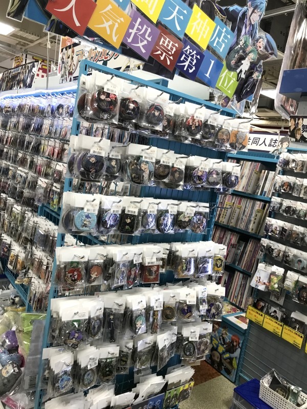 らしんばん福岡天神店 中古買取販売 毎日10時 時まで営業中 らしんばん福岡天神店 ツイステ 福岡天神店ではツイステグッズを大量展開中 お手頃価格の小物グッズはもちろん なかなか見ないレアグッズ等をショーケースにて展開中です