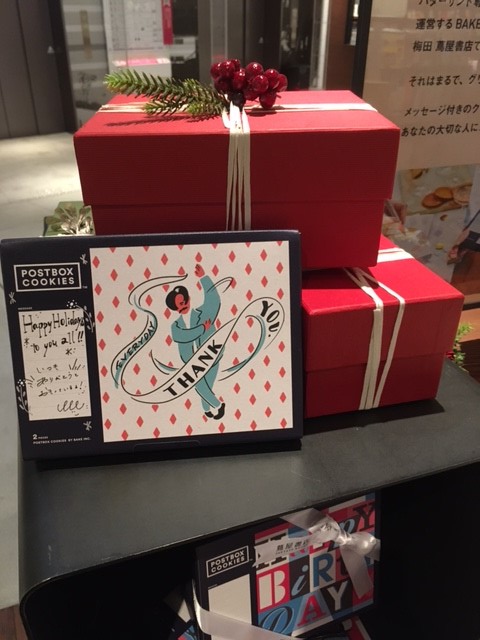 umetsuta's tweet image. 【始まりました！】「POSTBOX COOKIES」POP UP SHOP
メッセージ付きのクッキーボックスで、切手を貼ればポストに投函も可能。ブランク（無地）はあなたのアレンジ次第！おいしさとともにあなただけのメッセージを贈りませんか？オンラインでも購入できます。
store.tsite.jp/umeda/event/sh…
#POSTBOXCOOKIES