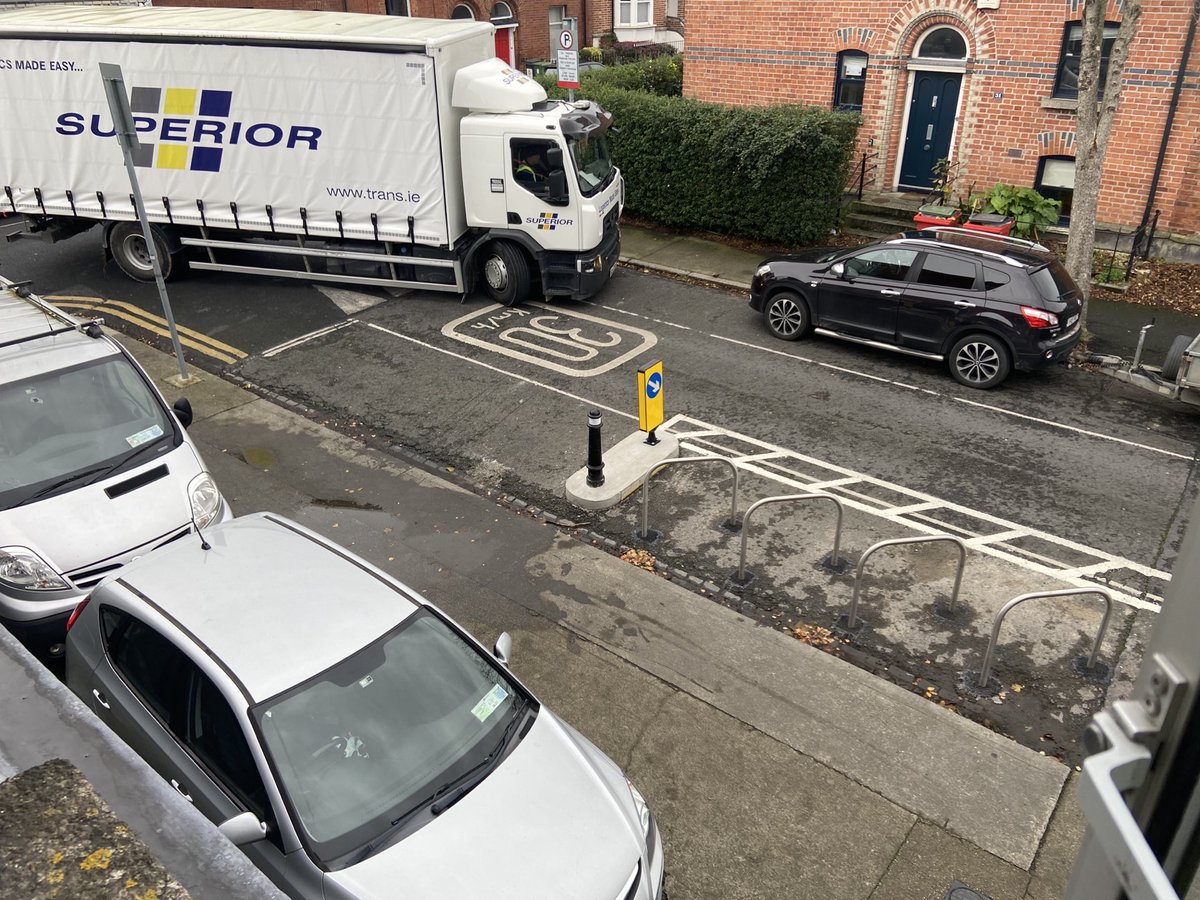Another man making a living being impeded by an empty bike rack #roysrails #dublincitycouncil #trying to close smallbusinessesdown