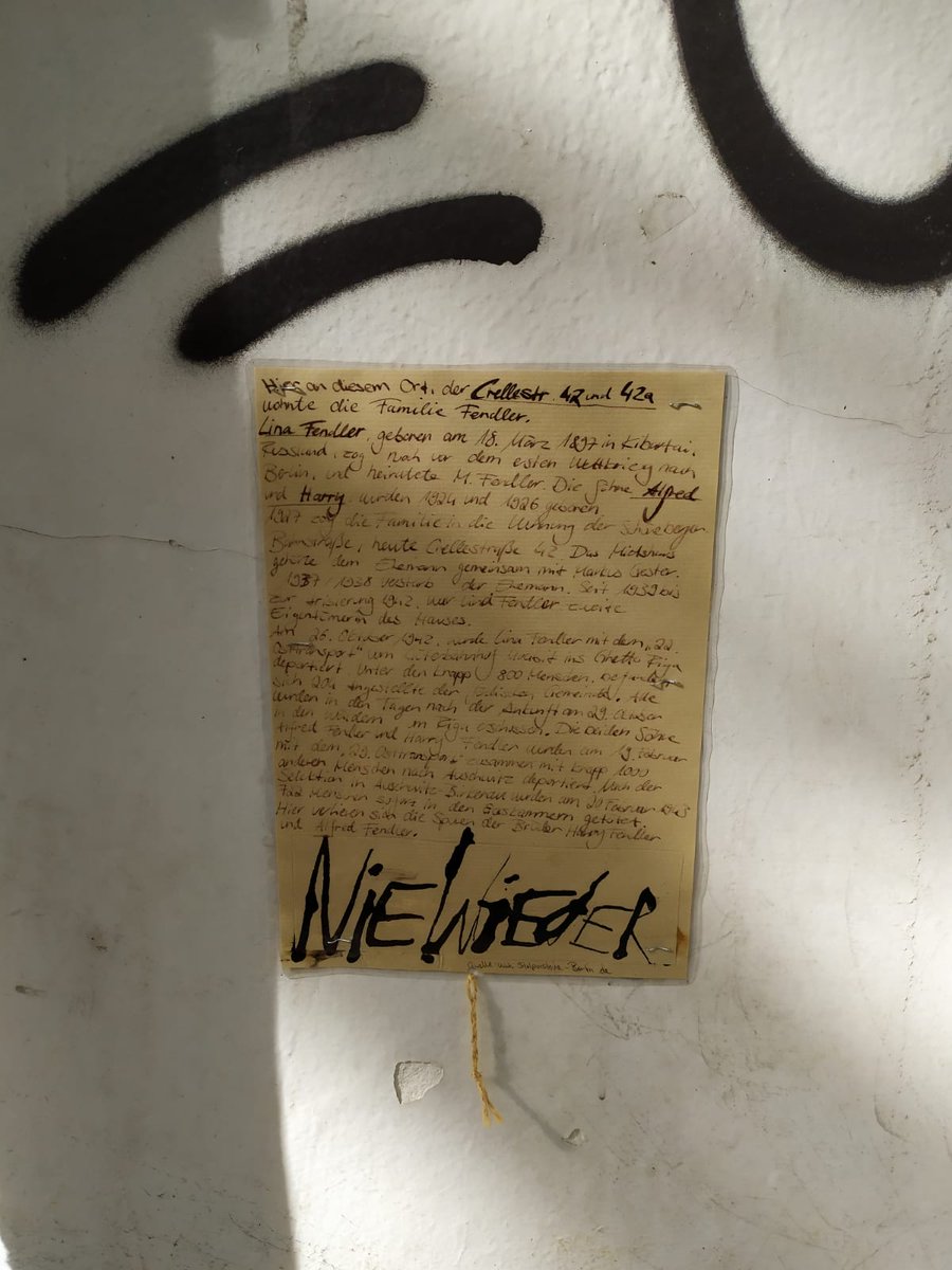 WiGoesWild's tweet photo. Hallo Twitter, wer weiß etwas darüber? - Ich bin auf der Suche nach den Personen, die diese Biografien ergänzent zu Stolpersteinen aufhängen. Frage für ein Prpjekt. Gesehen in #Berlin #Schöneberg #NieWieder #Stolpersteine gerne RT https://t.co/NCyn0rNSZN