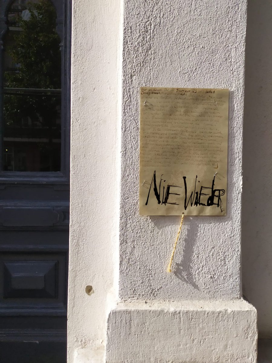 WiGoesWild's tweet photo. Hallo Twitter, wer weiß etwas darüber? - Ich bin auf der Suche nach den Personen, die diese Biografien ergänzent zu Stolpersteinen aufhängen. Frage für ein Prpjekt. Gesehen in #Berlin #Schöneberg #NieWieder #Stolpersteine gerne RT https://t.co/NCyn0rNSZN