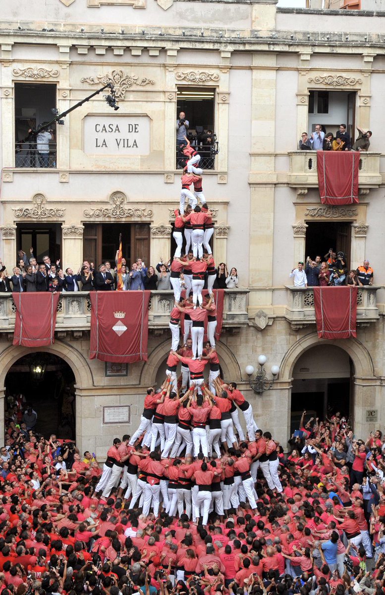 10 years ago today #HumanTowers were declared Intangible Cultural Heritage of Humanity by UNESCO in Nairobi (Kenya). 10 years of an important milestone for one of Catalonia's cultural and characteristic events. Looking forward to coming back soon! 

📸 Jordi Badia

#castellers