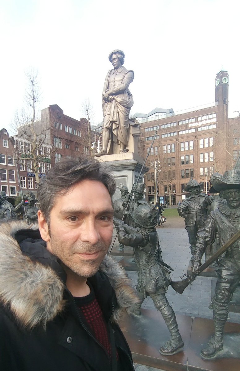 AstigmaTT's tweet photo. O esnada heykellerin yerden 10cm. havada ve çevrelerinde gökkuşağı olduğuna yemin edebilirim ama ispat edemem 🍄

#amsterdam2019 https://t.co/l4pBgzYrsE