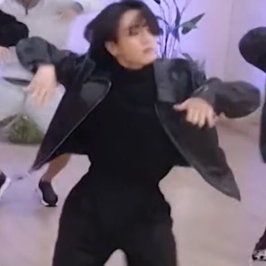 ً on Twitter: "pause . jungkook's waist .... https://t.co/uYfpuXNdKO" /  Twitter