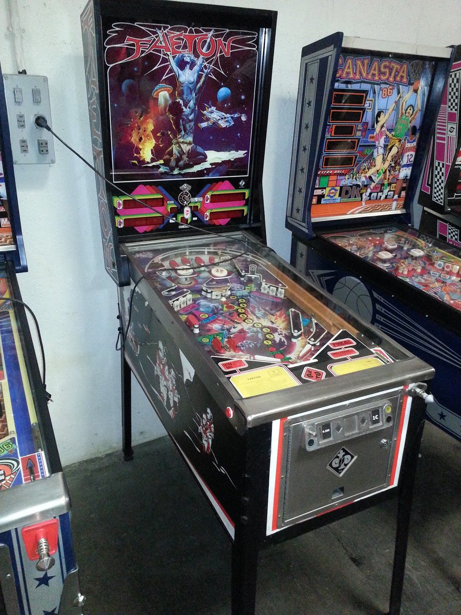 arodriguezf3d's tweet photo. Al ver la ilustración lateral del pinball FAETON, pensé que la habían copiado de la portada de Captain Fizz de Psygnosis.
Pero resulta que el pinball es de 1985 y el juego de 1988 🤔
Quizás Melvyn Grant hizo el dibujo antes y ambos lo reutilizaron.
¿Alguien sabe cómo fue la cosa? https://t.co/CNxxUCpYog
