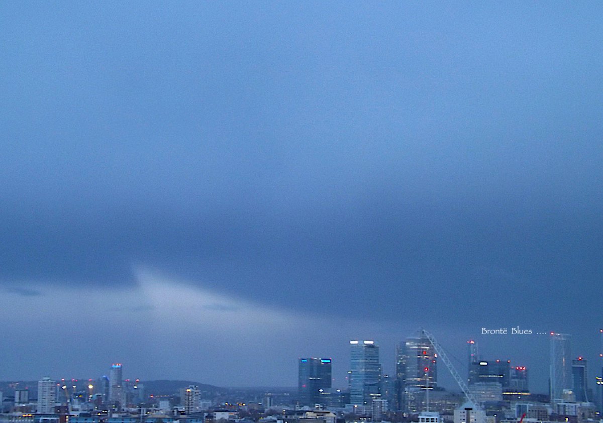 UnbesetztSynth's tweet photo. Brontë blues on a Mōnandæg #LondonFields #Bezirksbauernhof #Flugbahn #CrystalConduit #SovetskiySoyuz #Сою́з @haysfizz @drunkenpoet92 @TinSoldiere @VeryRecords ::🌓! https://t.co/y1owEc5riw