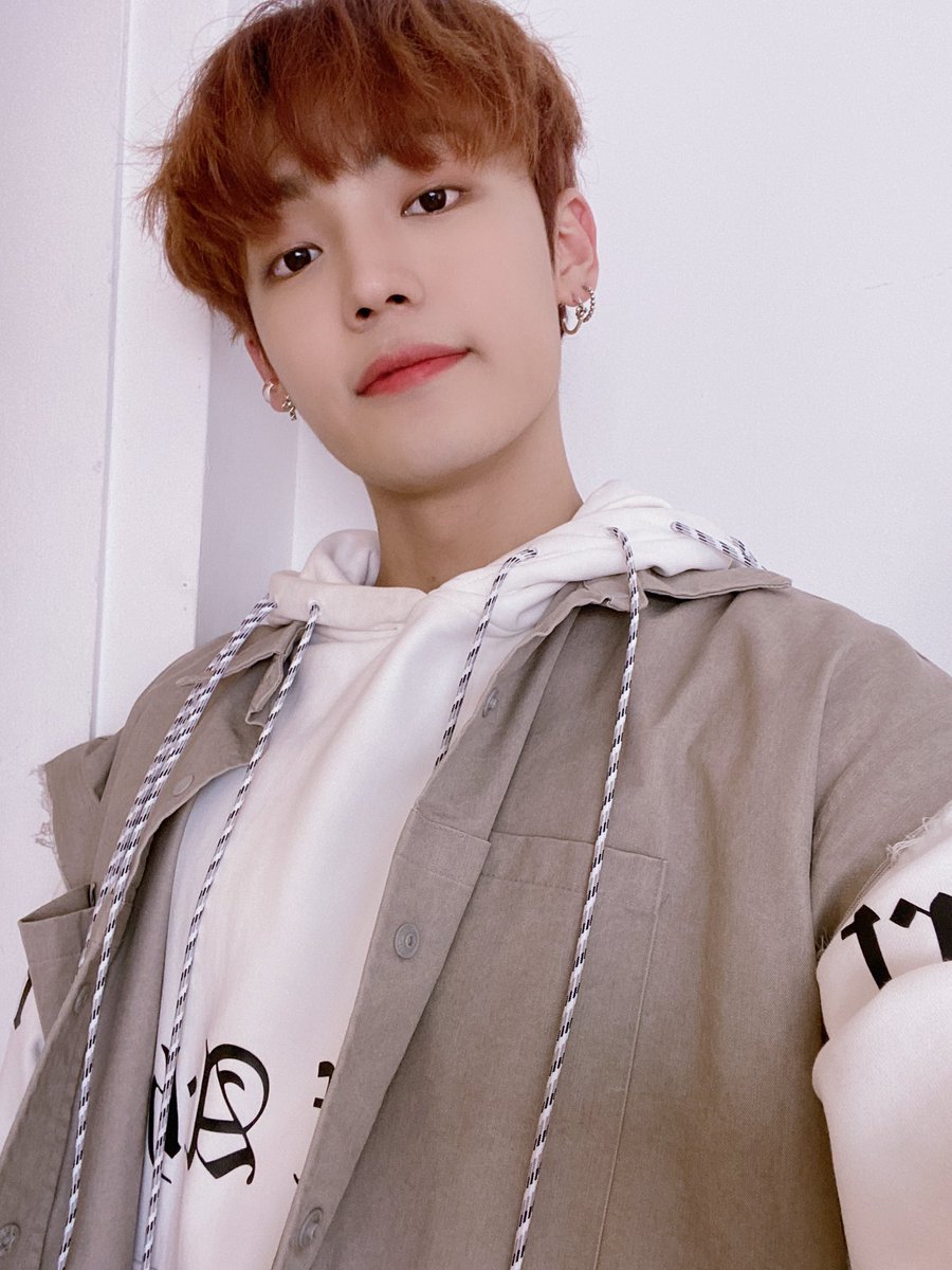official_ACE7's tweet photo. [#에이스_찬]

여러분 비하인드가 올라왔다고 하는데요?!?
그걸 보자마자 저도 이 사진을 올려야지 하고 생각했답니다😉
그동안 보현이 사랑해 주셔서 고마워요 초이들🥰

 #ACE #에이스 #CHOICE #초이스
#CHAN #찬 #강유찬  #손보현
#TWENTYTWENTY #트웬티트웬티 https://t.co/II6HYuWKgY