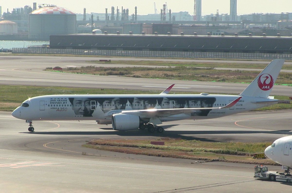 4marugoto231's tweet photo. 日本航空エアバスA350-900型機4号機嵐ジェット
in Haneda Airport

#嵐JET #嵐21周年これからもありがとう #ARASHI #嵐 https://t.co/RLMrz1urws