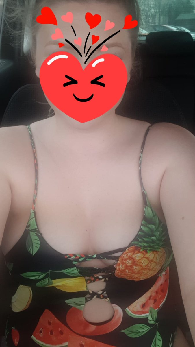 NatalieSachs8's tweet photo. Bit shy as I'm new to this... but is is to cold for a swim? 
#UKBABES #MILF #NATURALBABE #BlondesHaveMoreFun #WildSwimming #selfie #ukbabes2020 #Lockdown2 #LockdownExercise #ChillyNips #WouldYou https://t.co/NWQWSkra8d