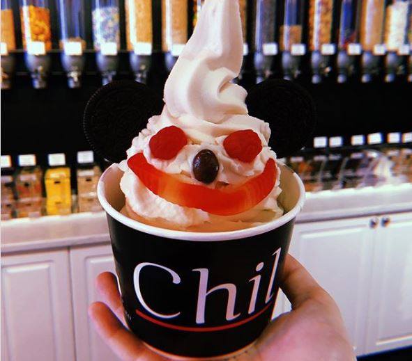 ChilFroyo's tweet photo. A cup full of happiness.. 😂🤣😜
Open 👉Monday to Sunday: 3:00 pm – 10:00 pm
@ChilFroyo

#froyo 
#froyolover 
#happinessinacup 
#frozen #frozenyogurt https://t.co/fgRNNhVgAc