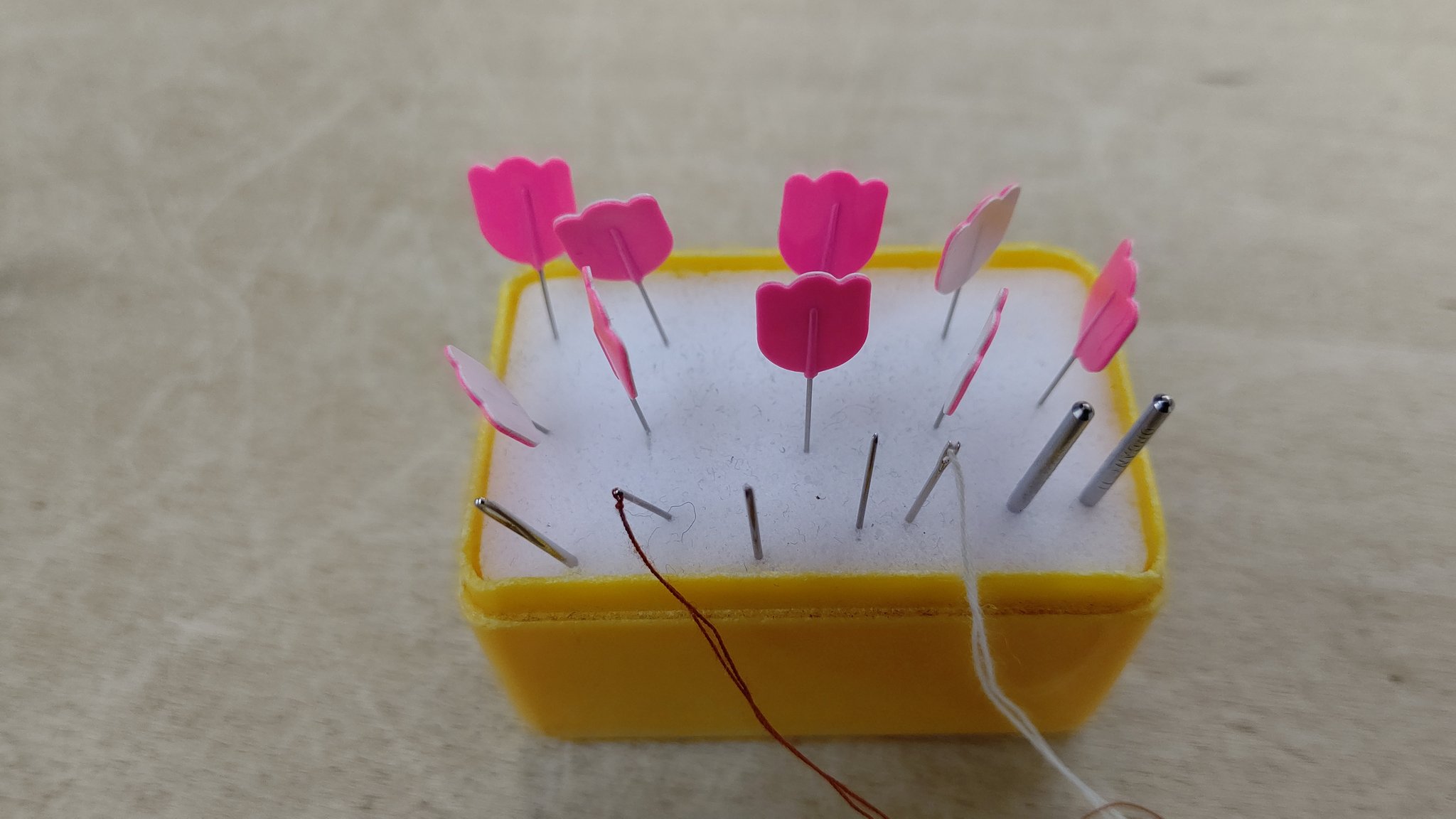 تويتر 甘草 かんぞう على تويتر 針山のスポンジがぼろぼろになったので取り替え 元チャコのケースにメラミンスポンジを入れただけ T Co Sgnjf3fgsm