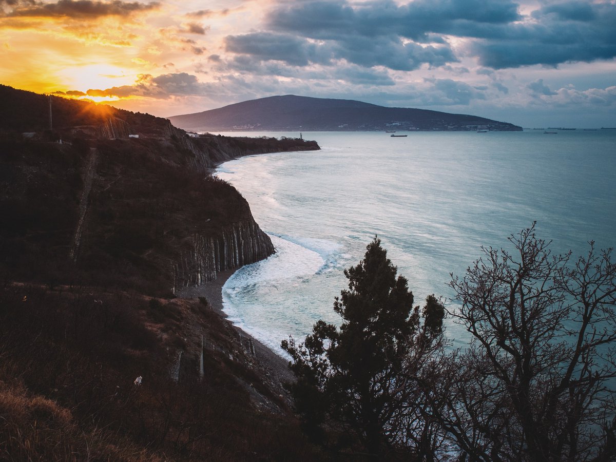 HorizonEU's tweet photo. A unique basin rich in biodiversity, culture &amp; resources, the Black Sea has been a key waterway for goods, ideas &amp; people for millennia. But it's facing big challenges. 
Read about #EUfunded projects working towards a sustainable future ➡️https://t.co/ZblCVldQTh
#Connect2BlackSea https://t.co/2WH9atFtsW