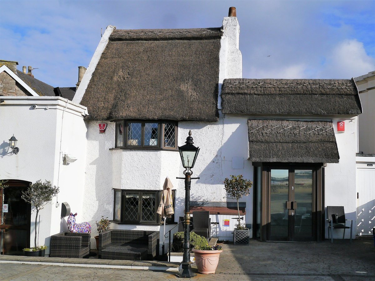 More’s friend, Wrington’s clergyman, Revd William Leeves found Weston to be ‘sufficiently alluring’ that he built a cottage overlooking the sea in about 1971. This building is still recognisable today, as The Old Thatched Cottage Restaurant. 2/ https://maps.bristol.gov.uk/kyp/?edition=nsom&layer=Community%20layer&x=331643.06&y=161789.41&extent=478.04