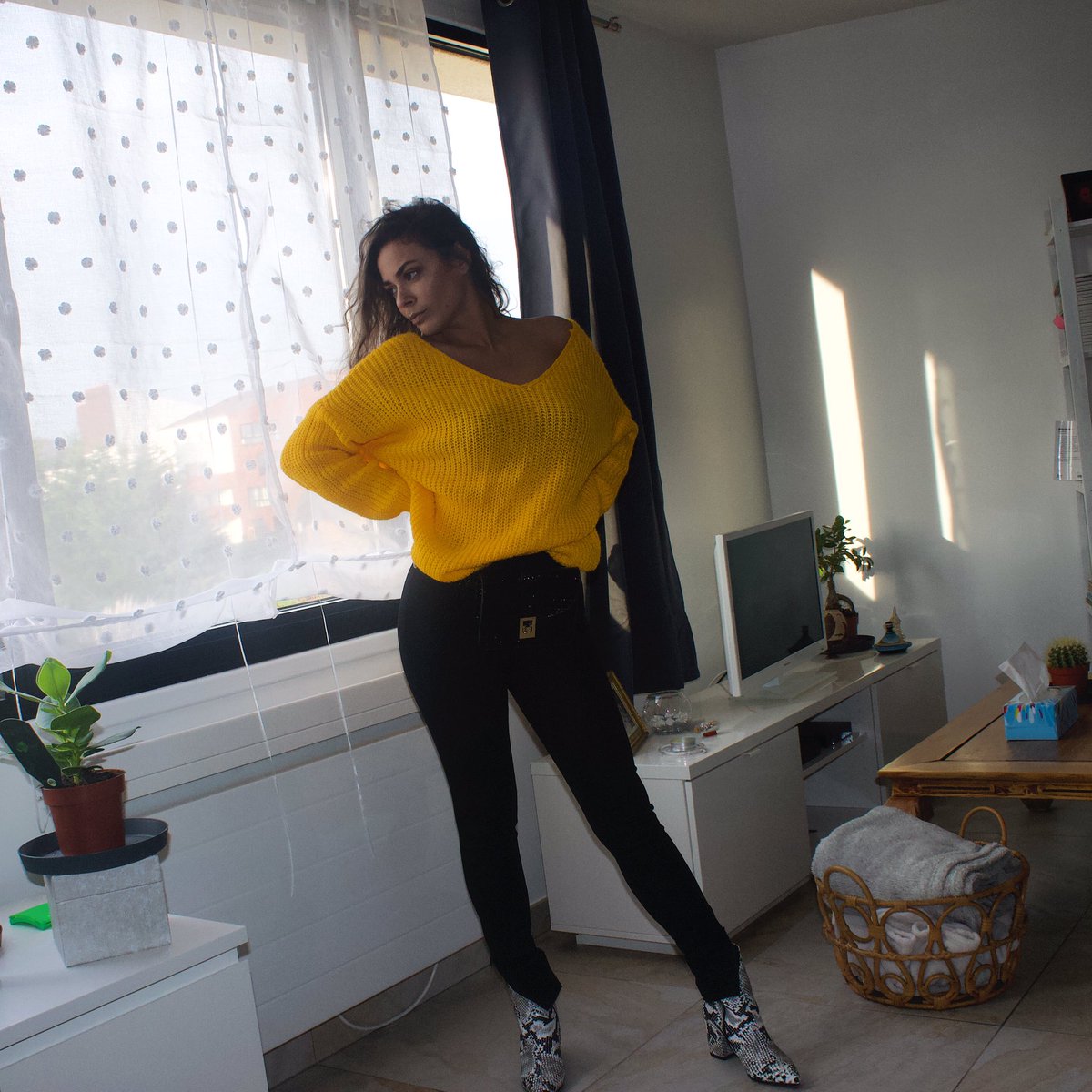malvina_212's tweet photo. Ma mère qui s’inspire de ma tenue 🙄 jpp d’elle trop mignonne 🥰 je l’aime trop et 54 ans dans 1 semaine la gonz ❤️ https://t.co/aFvggd7dfr