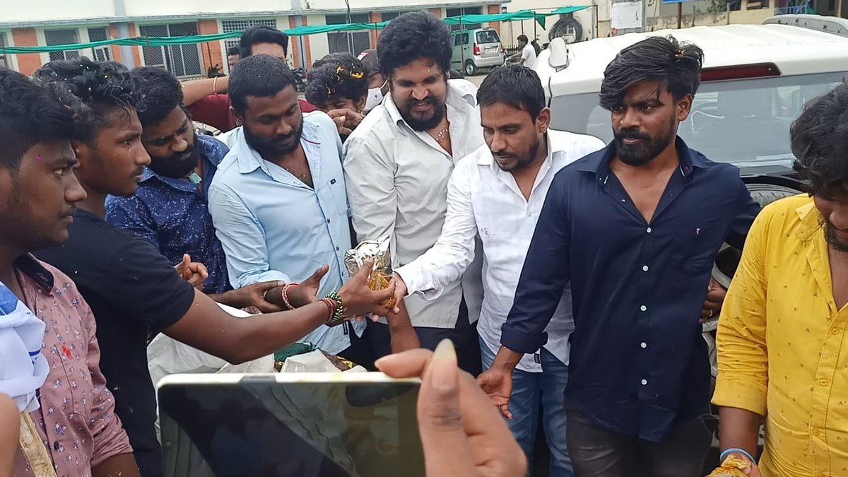 rsloya3969's tweet photo. #2DecadesOfNTREraNo
#20YearsOfNTR
Gudiwada https://t.co/tJtjQZlBBS