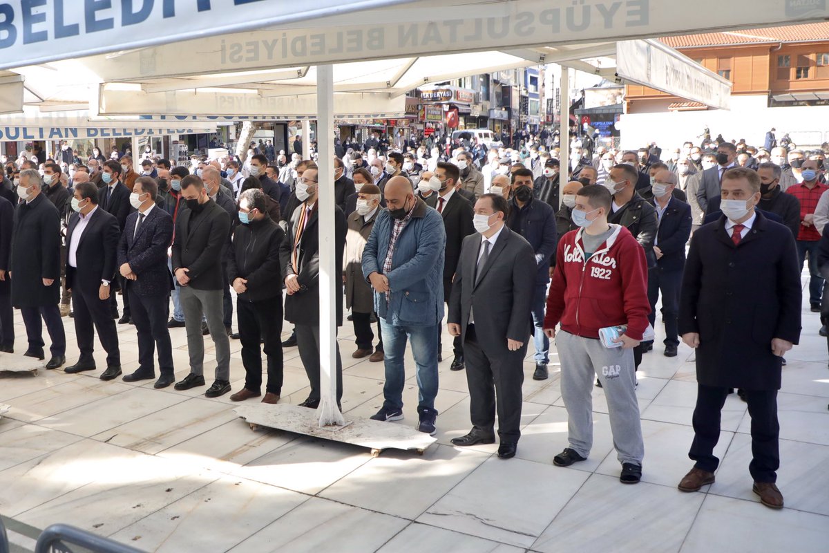 htahsinusta's tweet photo. Usta gazeteci Ahmet Kekeç ağabeyimizi Hakk’a yolcu ettik. Merhuma Allah’tan rahmet, camiamıza başsağlığı diliyorum. 

Mekanı cennet olsun. https://t.co/bcS3G5ixDQ
