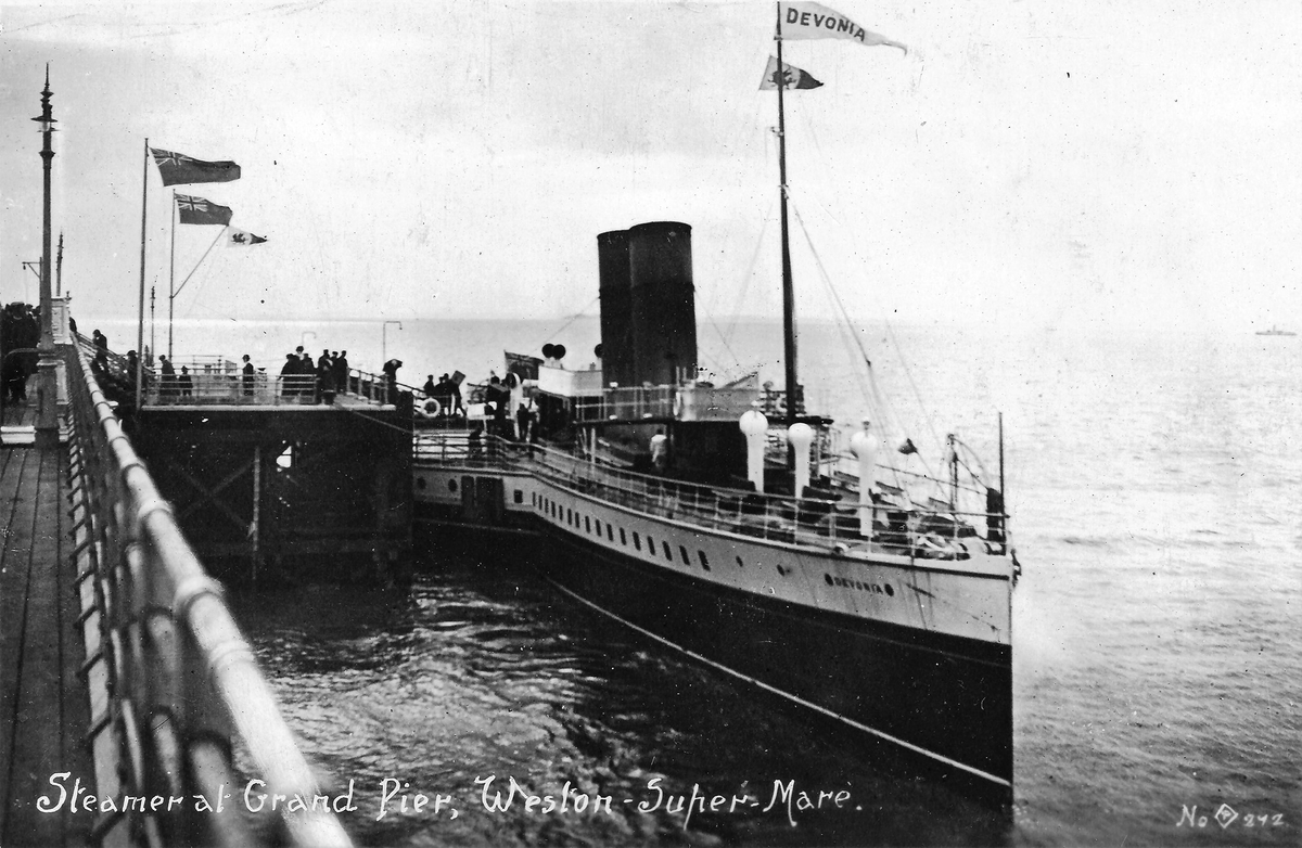 The coming of the Bristol & Exeter railway line to the area in the 1840s brought with it swathes of visitors along with day trippers on the paddle steamers to Clevedon and Weston. 6/ https://maps.bristol.gov.uk/kyp/?edition=nsom&layer=Community%20layer&x=331294.8&y=161438.18&extent=478.04
