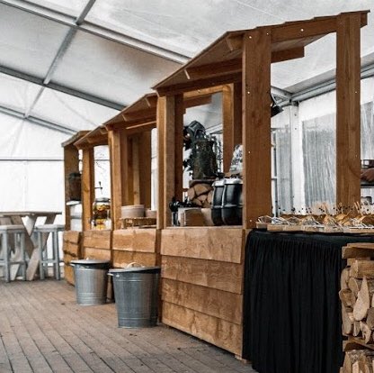 Wij creëren met onze Sfeerkramen een Corona-proof opstelling en een fantastische sfeer op #Kerstmarkten of juist te gebruiken als uitgifte voor je personeelsfeest! #kerst #Kerstborrel #kerstkraam #sfeerkraam #kerstpakket #kerst2020 #coronakerst
