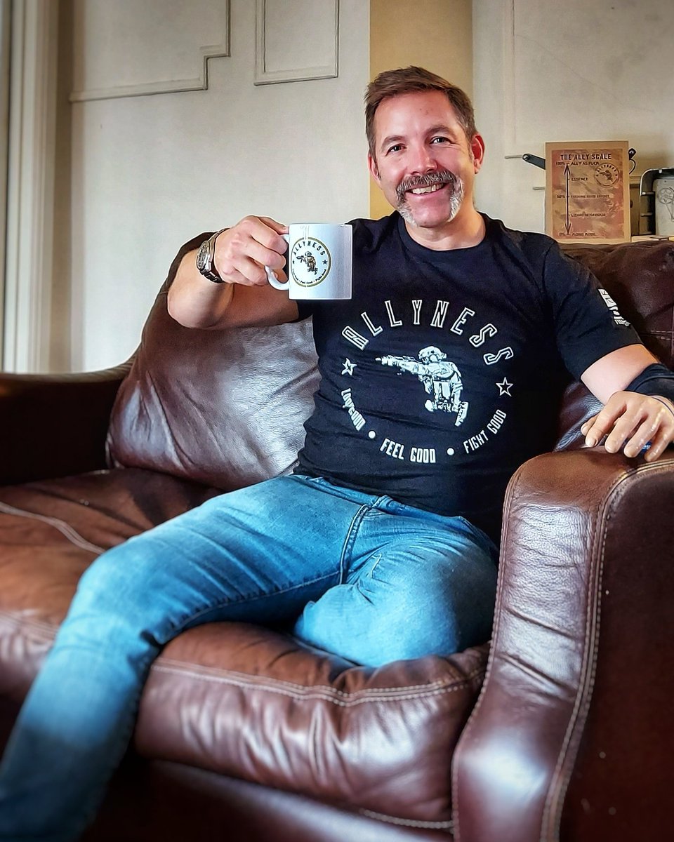 KirkBowett's tweet photo. After a hectic 7 weeks in the new role which included a Military Survival Instructors course, its time for some well earned leave.
Just in time for clobber to arrive from @allyness_magazine @aircrewseretraining @blesma #brewtime #allynesssaveslives #allyness #CombatSurvival https://t.co/sVjHNabmBE