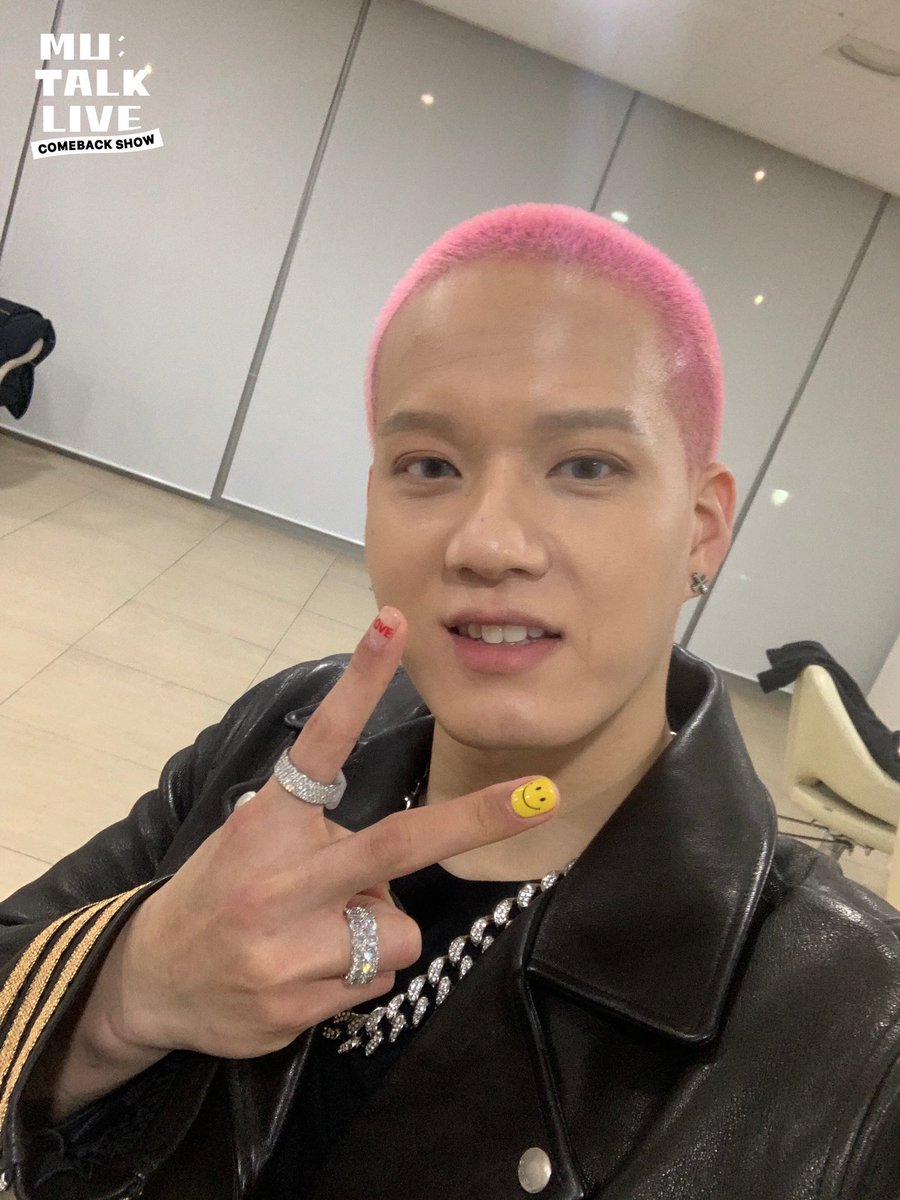kakaotv_mutalk's tweet photo. <뮤톡 라이브> D-DAY🌟
[📸] #비투비포유 대기실 셀카 대방출💙

역대급 비쥬얼로 돌아온 네 남자🥰
팔색조 같은 매력 #비투비포유 의
#Show_Your_Love 무대가 궁금하다면?!👀

<COMEBACK SHOW MU:TALK LIVE>
바로 지금,
카카오 TV에서 만나요💗

#BTOB4U #INSIDE 
#MUTALKLIVE https://t.co/Myql6m1oPo