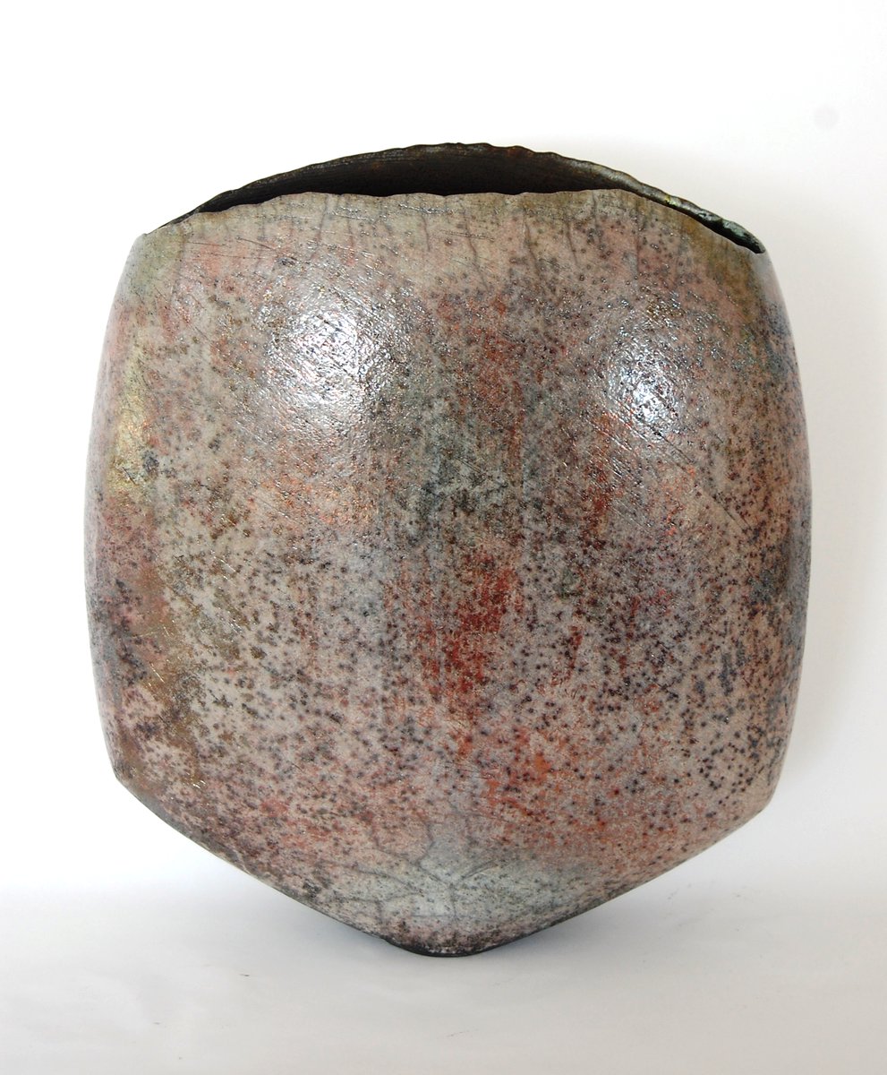 StephenMurfitt1's tweet photo. A 'flattened, angular, #vessel with #Pink blush' 1 of 5 pieces included in the #Studio #Ceramics online sale with works by many other #Contemporary #makers on 27th November @ https://t.co/H8p6b4LTz4  where the catalogue can now be viewed. #handbuilt #raku #Collectibles https://t.co/ihOdGh7TU9