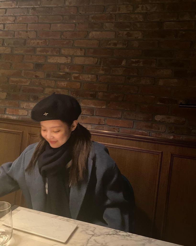BLACKPINKGLOBAL's tweet photo. jennierubyjane Instagram Update @BLACKPINK

https://t.co/JZFrQMljPD

#BLACKPINK  #블랙핑크  #JENNIE #제니 @ygofficialblink https://t.co/UWOO73x7rG