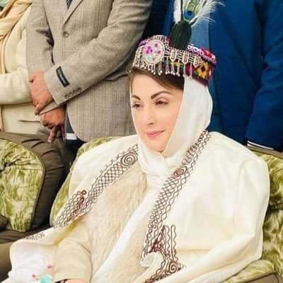 KhanBJ8's tweet photo. ایک بات ثابت ہوگئی کہ گلگت بلتستان کے لوگوں نے مریم صفدر کو صرف "ٹوپیاں" دی ہیں😂
ٹوپیاں زیادہ پیاری ہی ہے https://t.co/3tlnc3MG2j