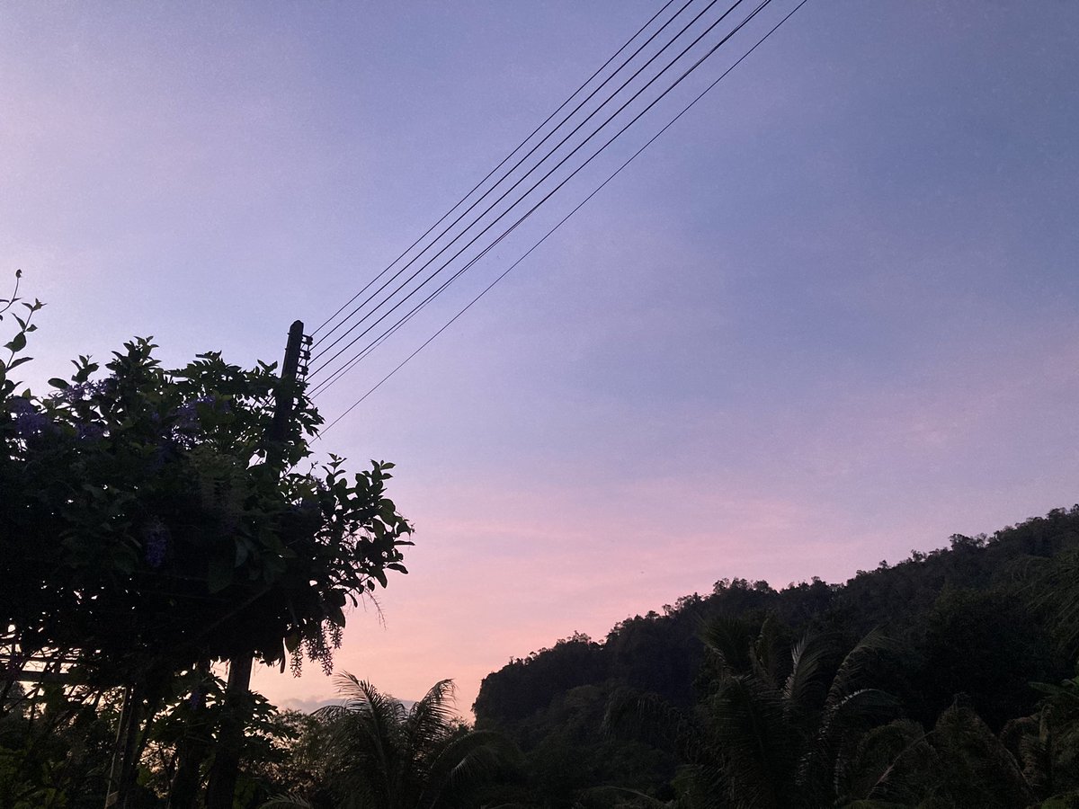 Dopamine_ee's tweet photo. อ้อมกอดของ .....ท้องฟ้า..

#sky
#llee https://t.co/9ESLjnkPSD