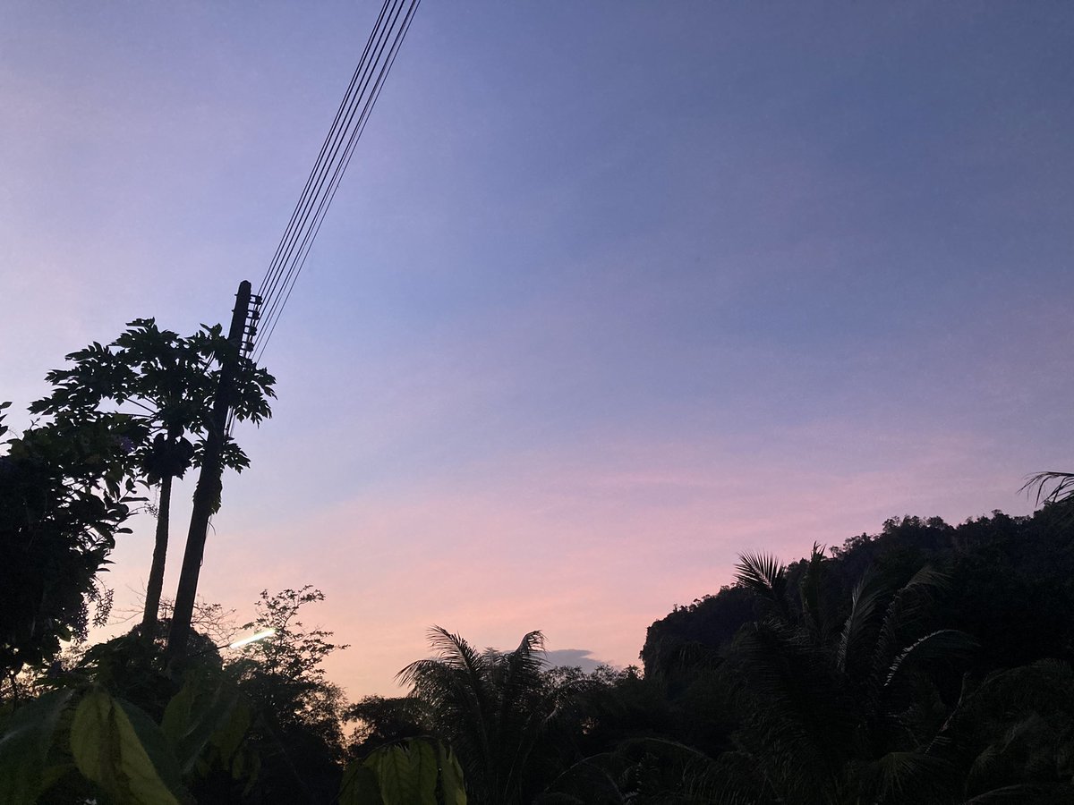 Dopamine_ee's tweet photo. อ้อมกอดของ .....ท้องฟ้า..

#sky
#llee https://t.co/9ESLjnkPSD
