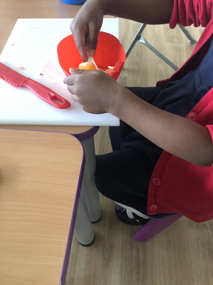 KitchenTeaching's tweet photo. The children chopped bananas, mango, raspberries, melon and clementines, with a sprinkle of Rice Krispies on top. https://t.co/s2FaL3QkDk
