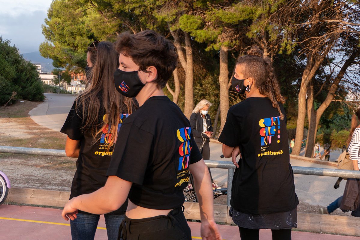 curtcirckit's tweet photo. Des d'aquí volem donar les gràcies al SÚPER equip del #CurtCircKit20!
I diem SÚPER perquè, malgrat els canvis d'última hora, les mascaretes, els límits d'aforament i totes les noves restriccions, un any més ens heu fet gaudir del circ 🎪👏🏽GRÀCIES‼️
Llarga vida al #CurtCircKit! https://t.co/Vo0OKfiT9h