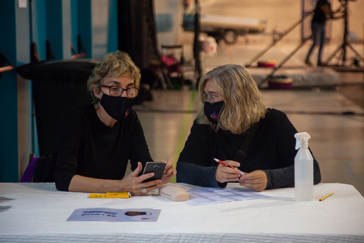 curtcirckit's tweet photo. Des d'aquí volem donar les gràcies al SÚPER equip del #CurtCircKit20!
I diem SÚPER perquè, malgrat els canvis d'última hora, les mascaretes, els límits d'aforament i totes les noves restriccions, un any més ens heu fet gaudir del circ 🎪👏🏽GRÀCIES‼️
Llarga vida al #CurtCircKit! https://t.co/Vo0OKfiT9h