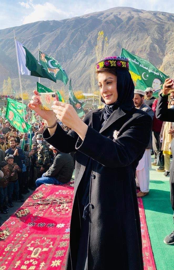 KhanBJ8's tweet photo. ایک بات ثابت ہوگئی کہ گلگت بلتستان کے لوگوں نے مریم صفدر کو صرف "ٹوپیاں" دی ہیں😂
ٹوپیاں زیادہ پیاری ہی ہے https://t.co/3tlnc3MG2j