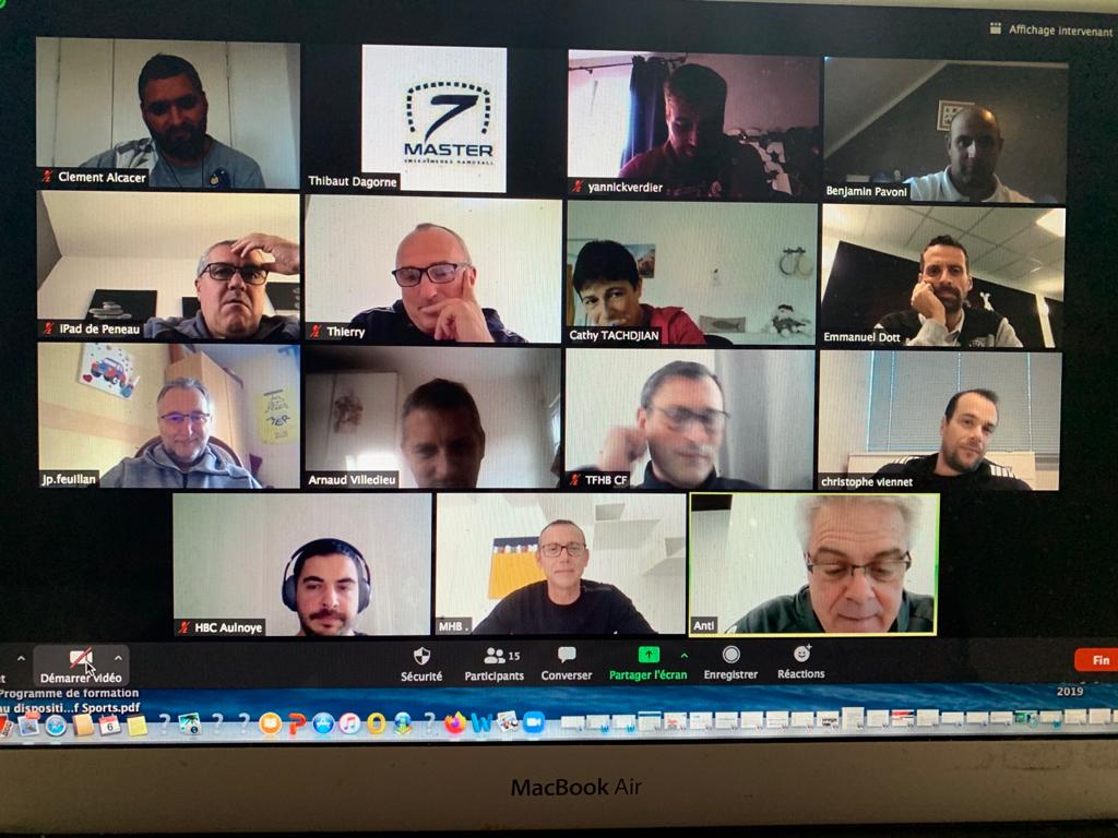 7MasterHand's tweet photo. 7Master, au coeur des élections de la FFHB, a organisé un temps d'échanges avec 3 candidats à la Présidence de la @ffhb et le Bureau #7Master élargi. Pour aller + loin : https://t.co/d2Z8bSCNoc.
A moins de 14 Jours, #7Master se réunit le 18.11 pour débriefer. A suivre. https://t.co/dqeyjUFwfh