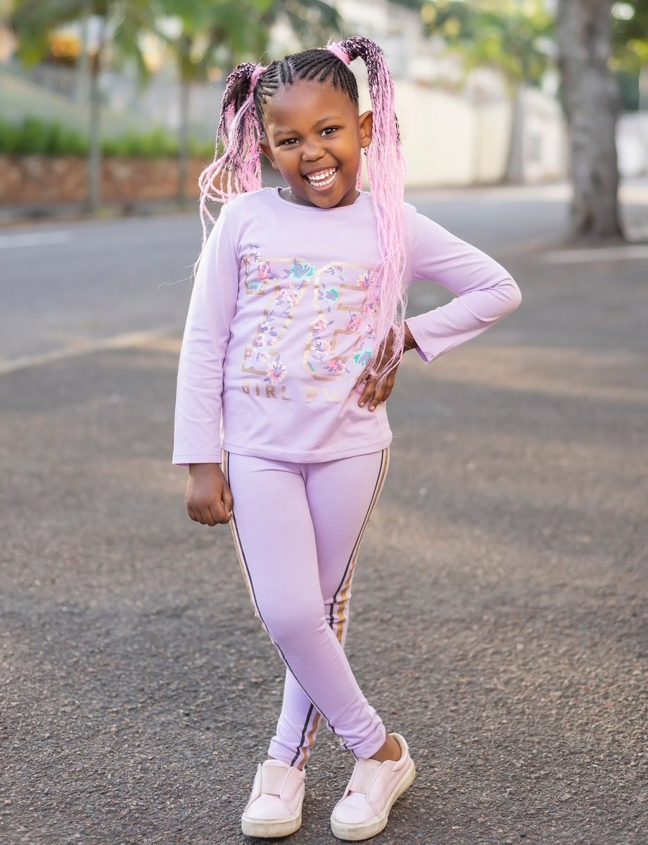 Lohlo9's tweet photo. @jamclothingsa @11pm This is Skhona Masuku 5 years old. When she grows up she wants to be an actor. Cindy Mahlangu is her favorite actor ❤️ https://t.co/sXk7Zfly6Q